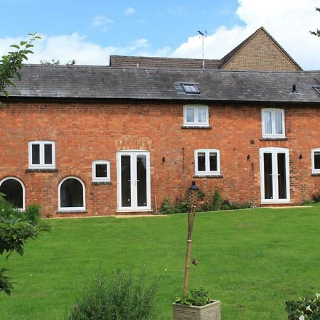 The Old Bakery Barn Bed & Breakfast Pattishall Екстериор снимка