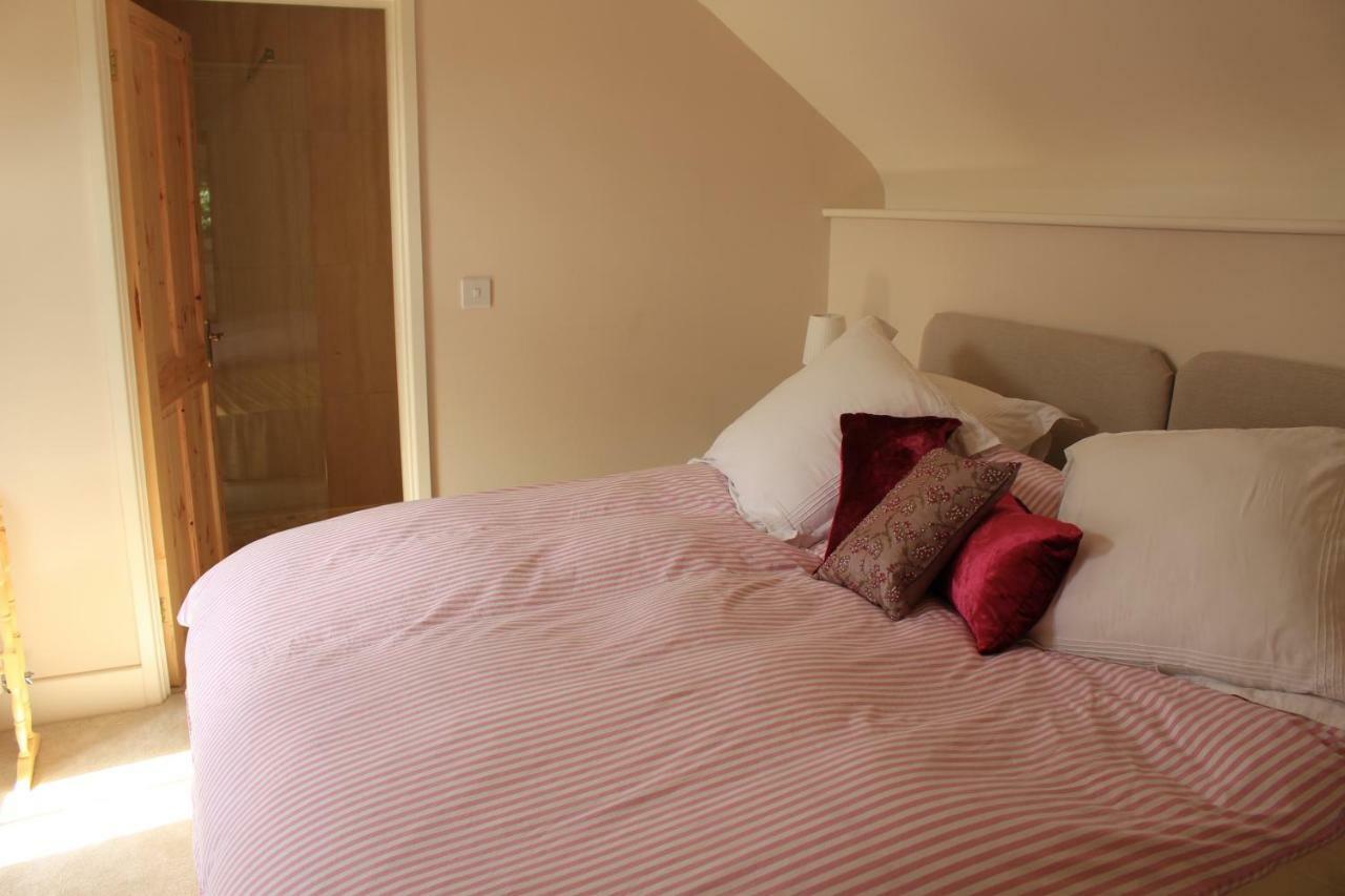 The Old Bakery Barn Bed & Breakfast Pattishall Екстериор снимка